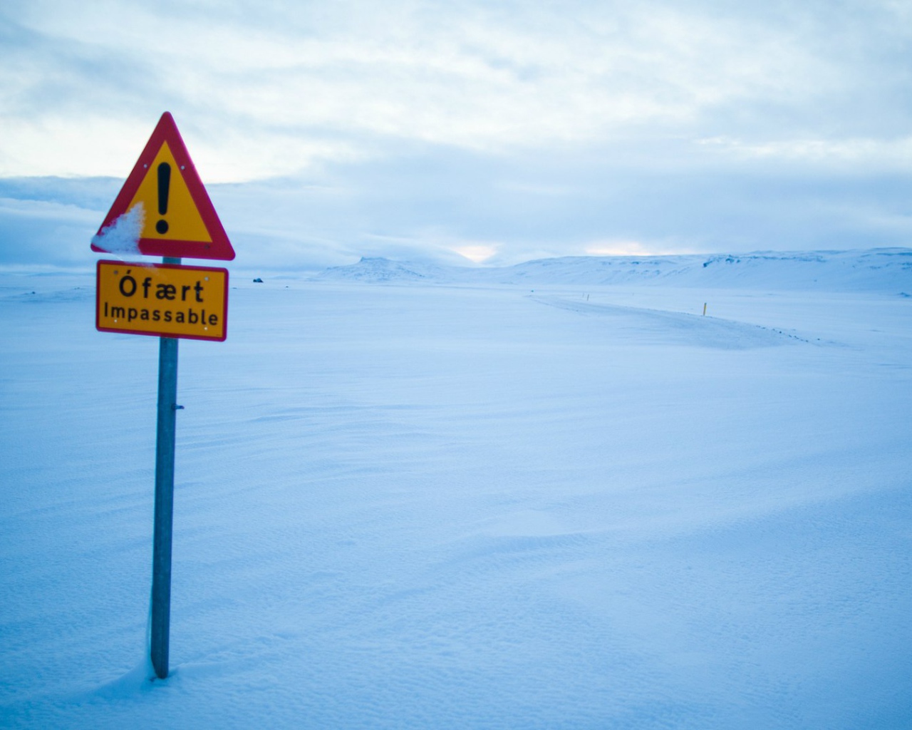 Дорожный знак в Исландии