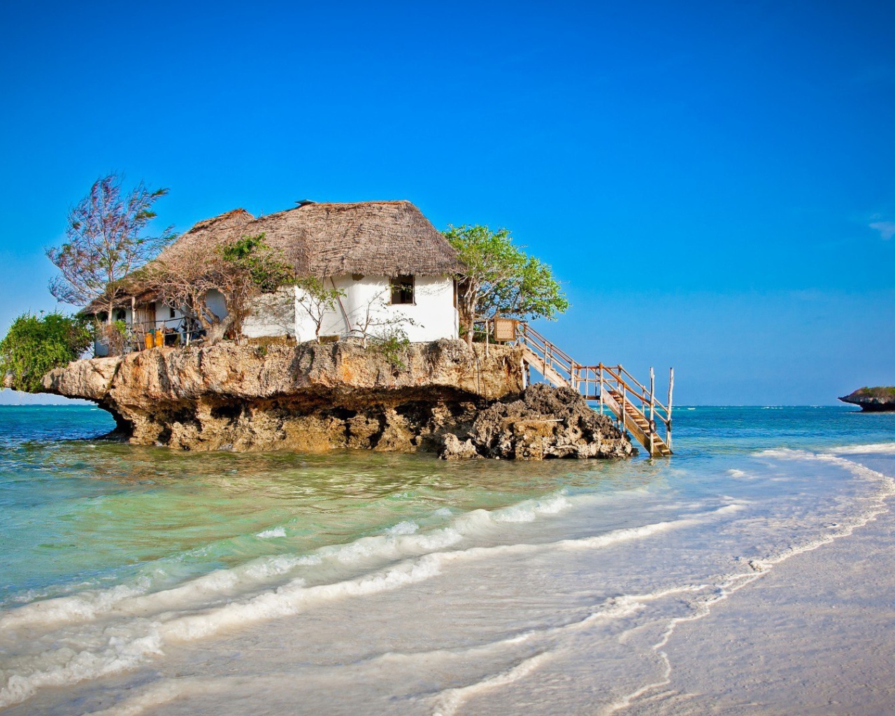 Дом на скале в Кении