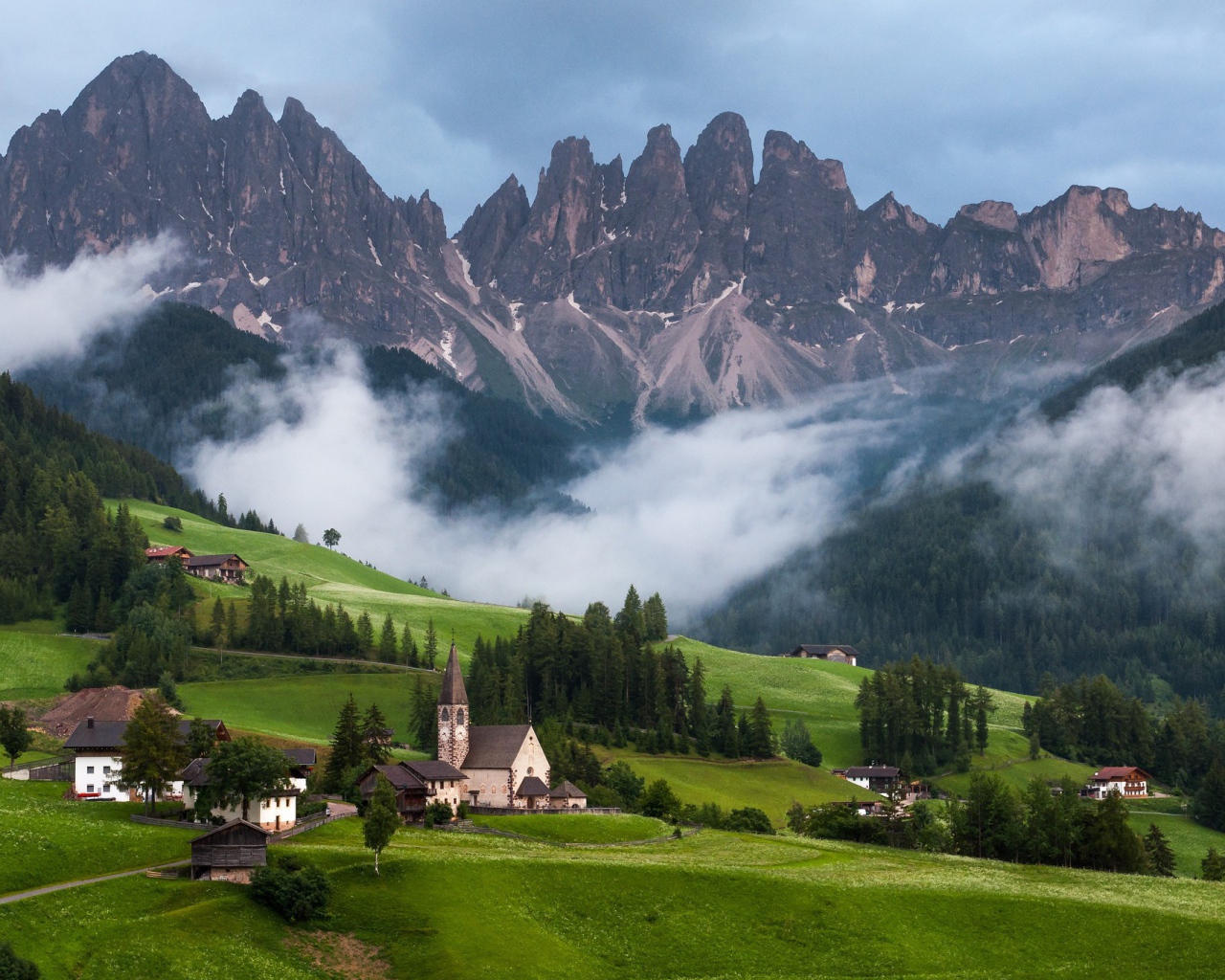 Деревня среди гор