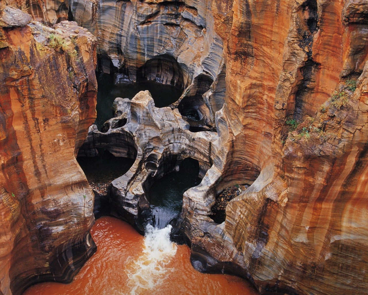 Река в каньоне в Африке