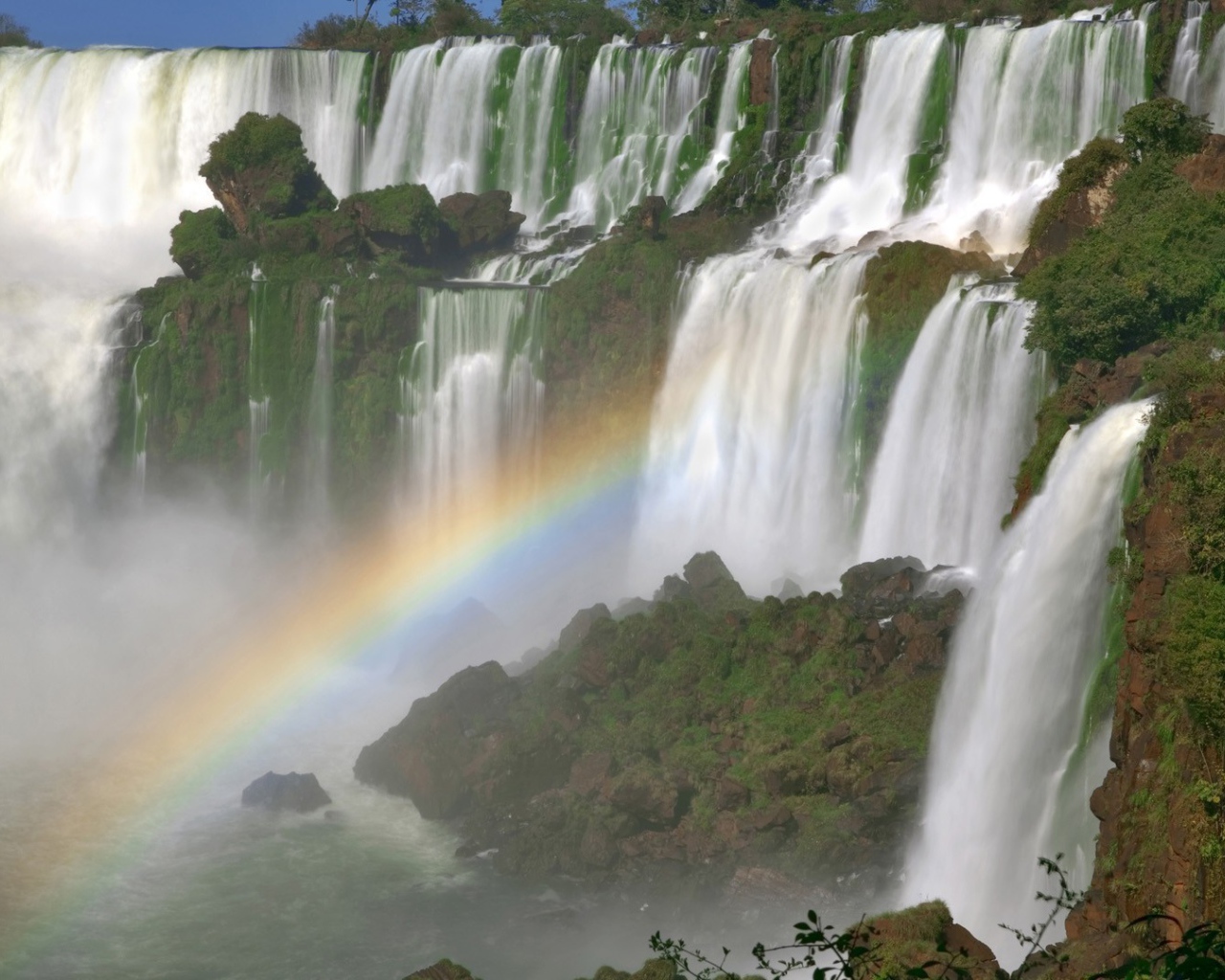 Радуга на водопаде Игуасу