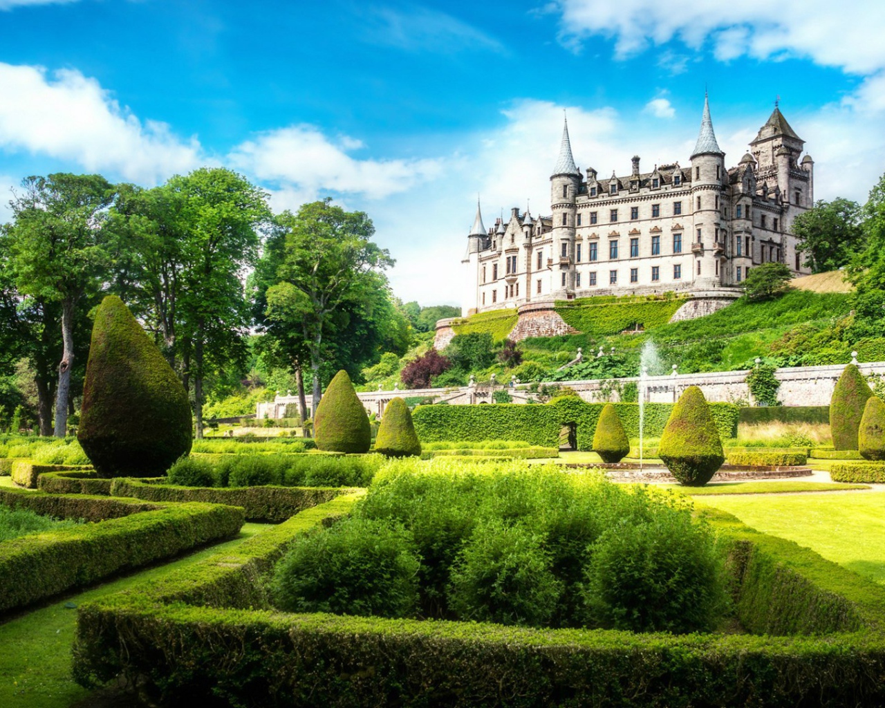 Замок Данробин в Шотландии