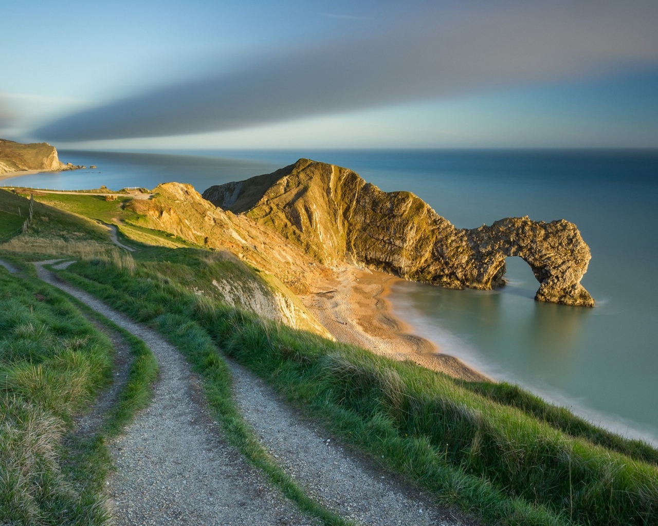 Скальные ворота Дердл-Дор в Англии