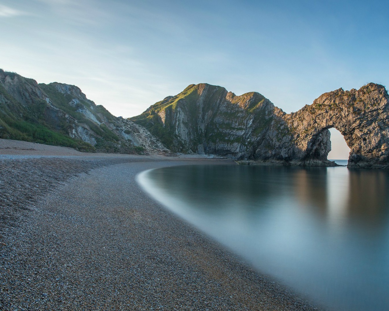 Скала на побережье в Англии