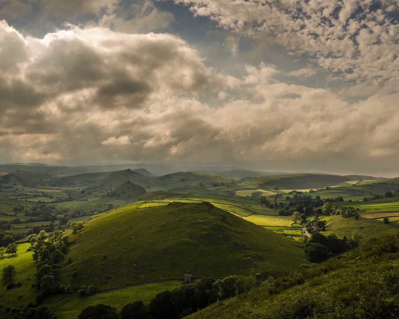 Вид с высоты на холмы Великобритании