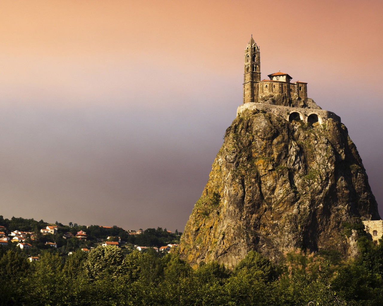 Часовня Сен-Мишель д'Эгиль, Франция