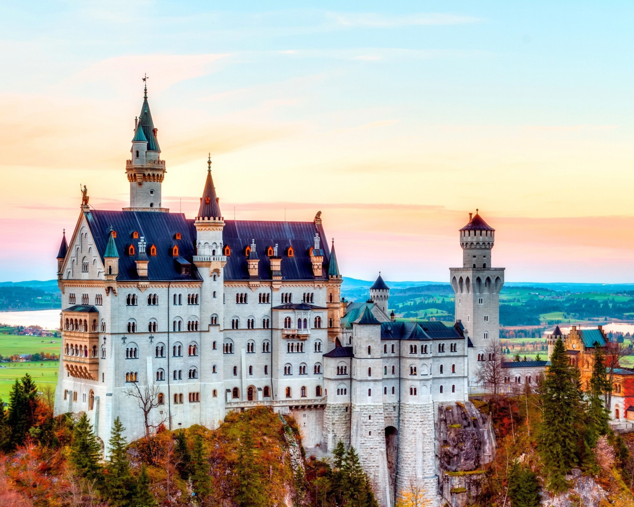 Белый замок в Германии, фото HDR