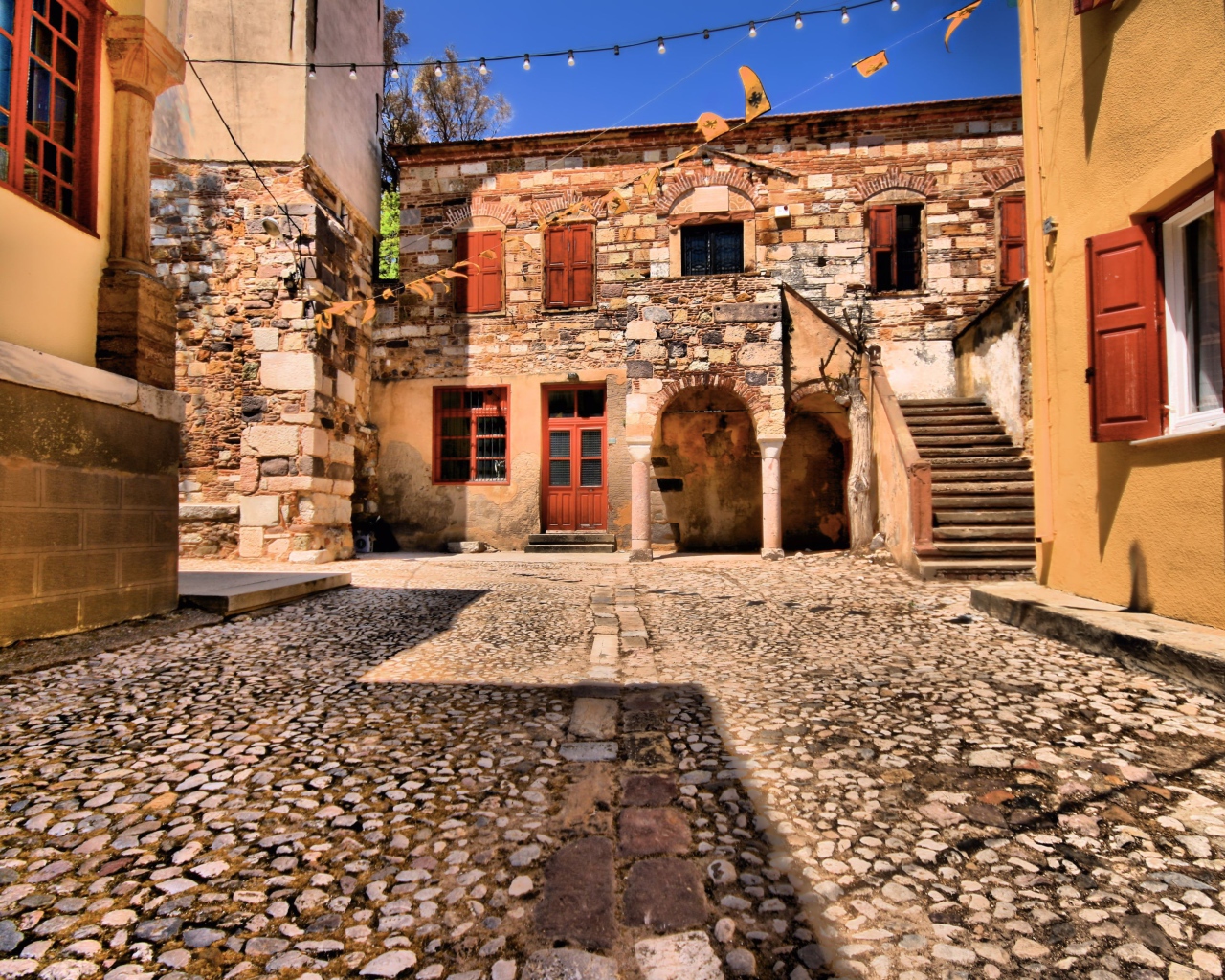 Старинный дворик на Хиосе, Греция