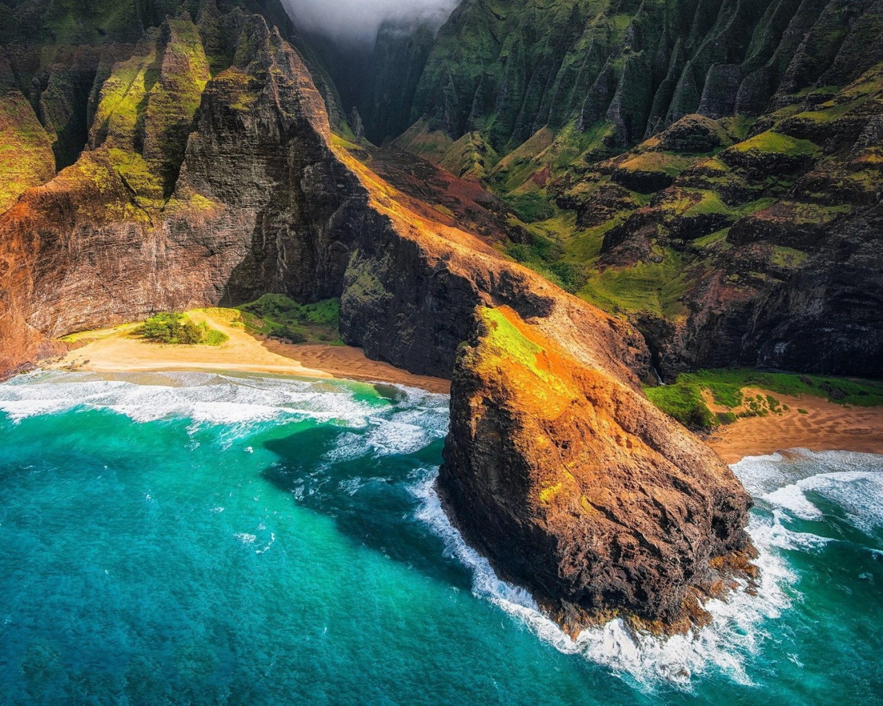 Colorful coast of Kauai, Hawaii