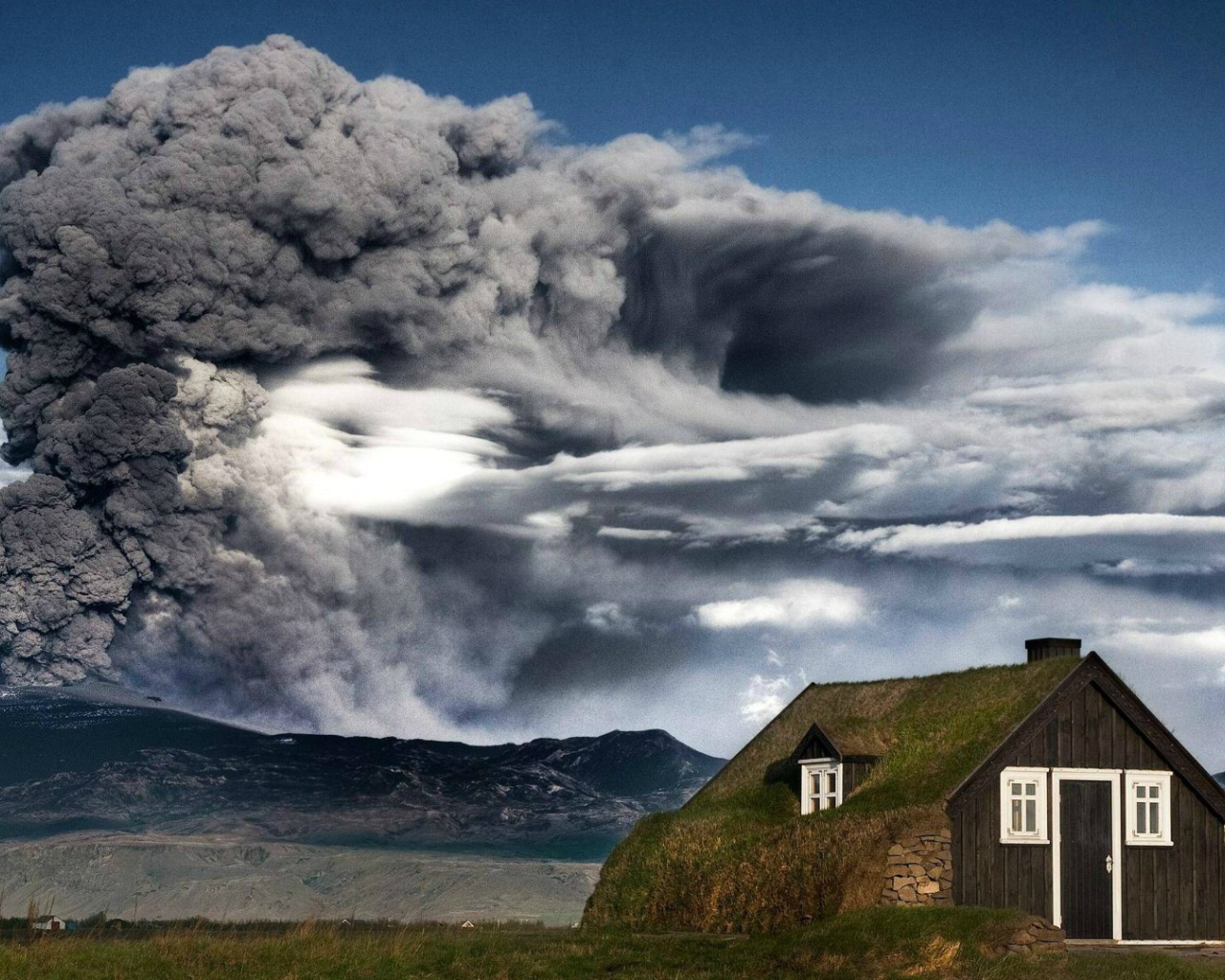 Вулкан Эйяфьятлайокудль в Исландии