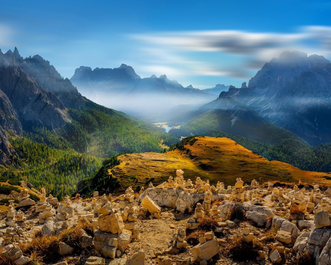 Каменистая местность в Альпах, Италия