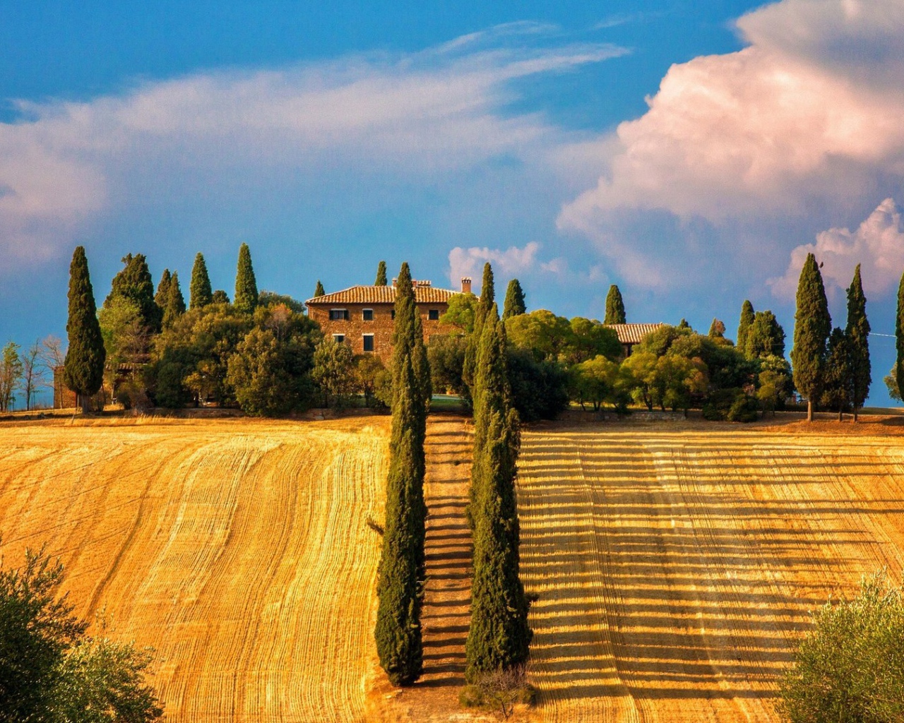Скошенные поля в Тоскане, Италия