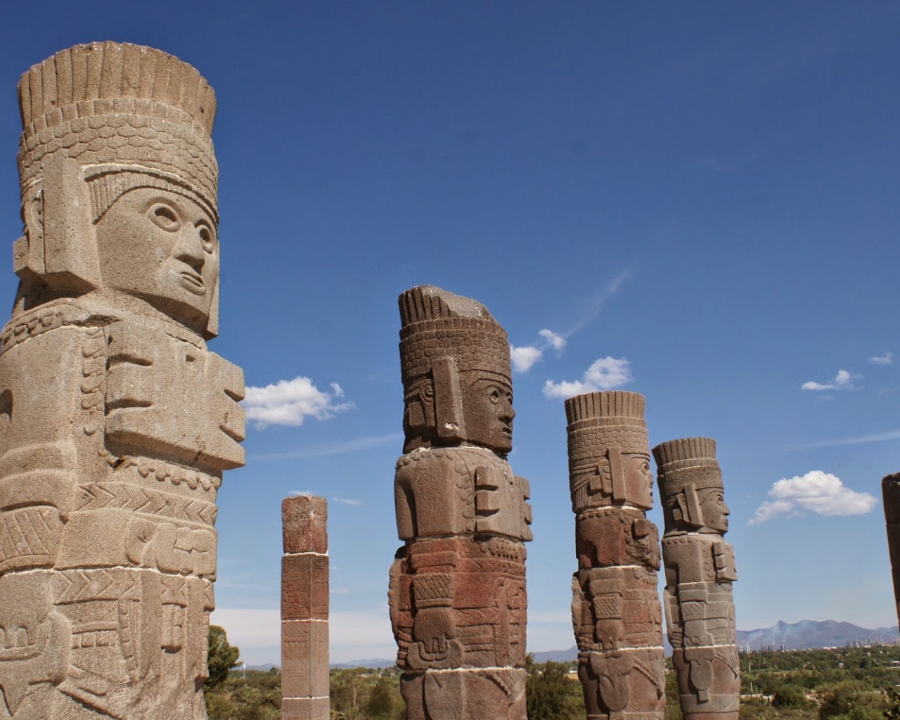 Индейские статуи в Мексике