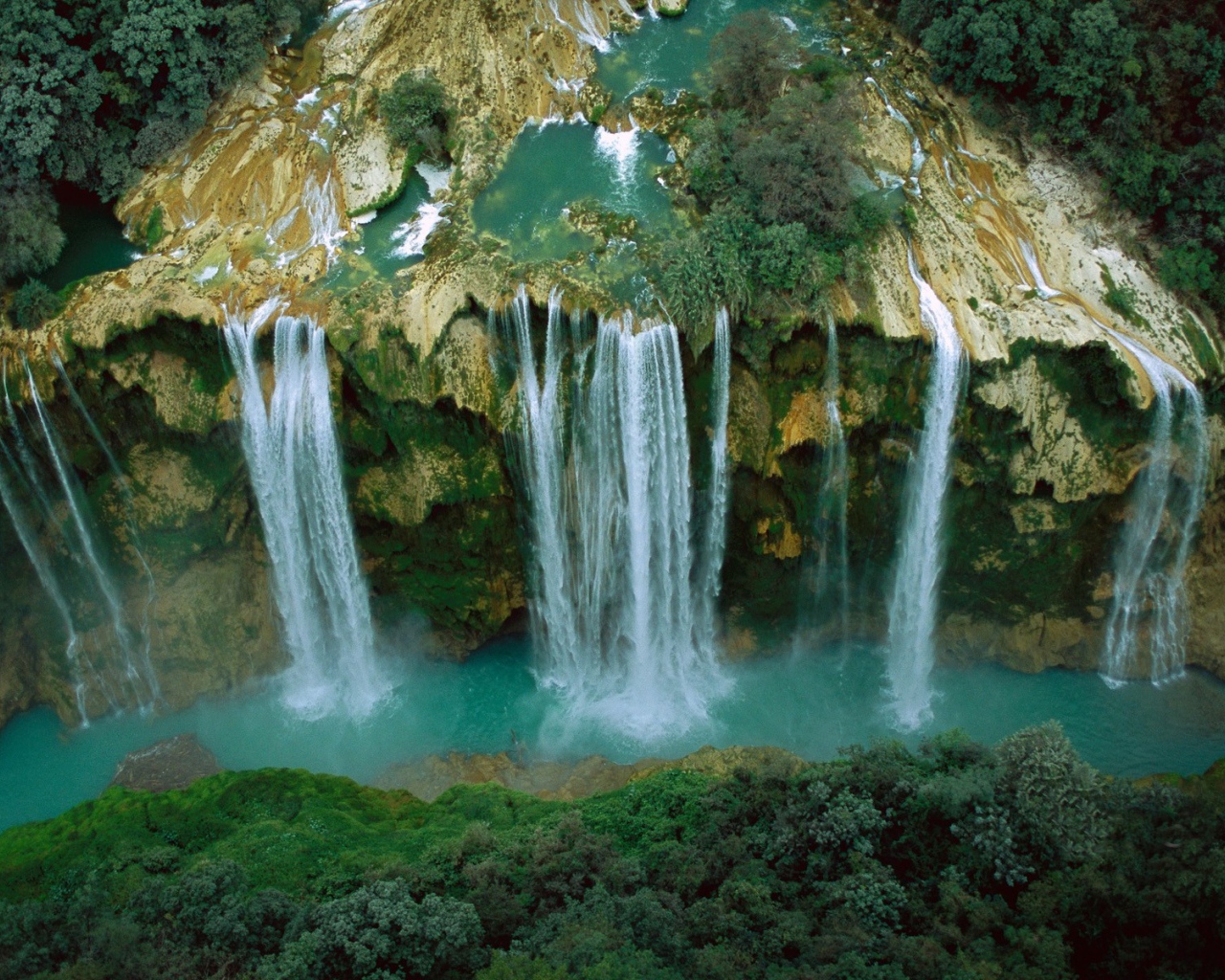 Водопад в Мексике