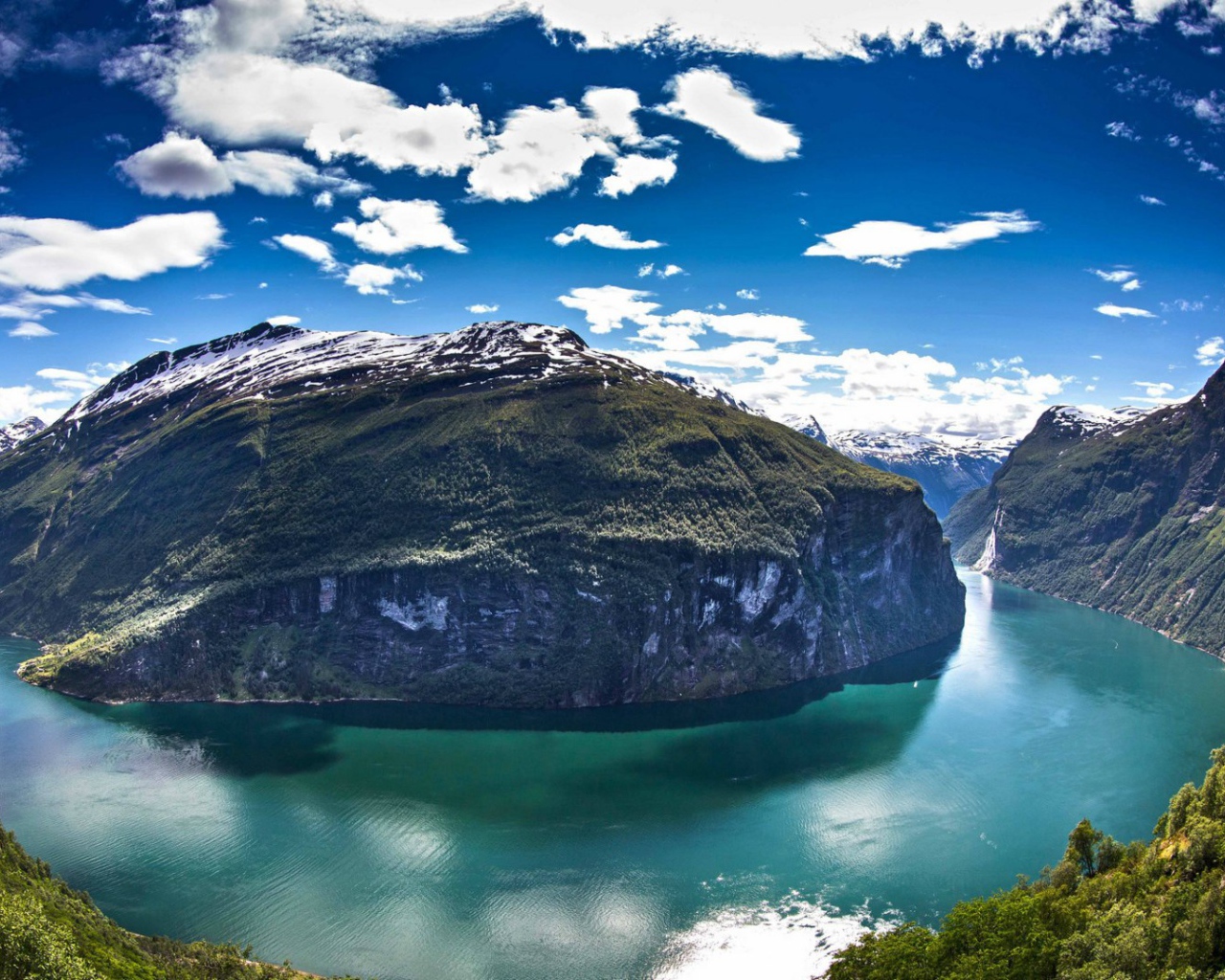 Фьорд в регионе Суннмёре, Норвегия