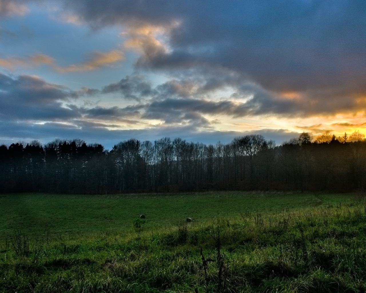 Красивый закат в Польше