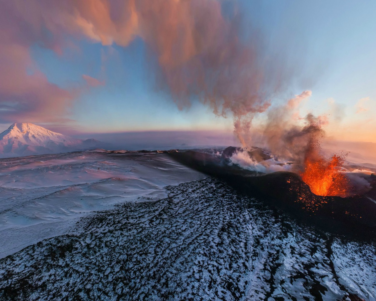 Вулкан Плоский Толбачик на Камчатке