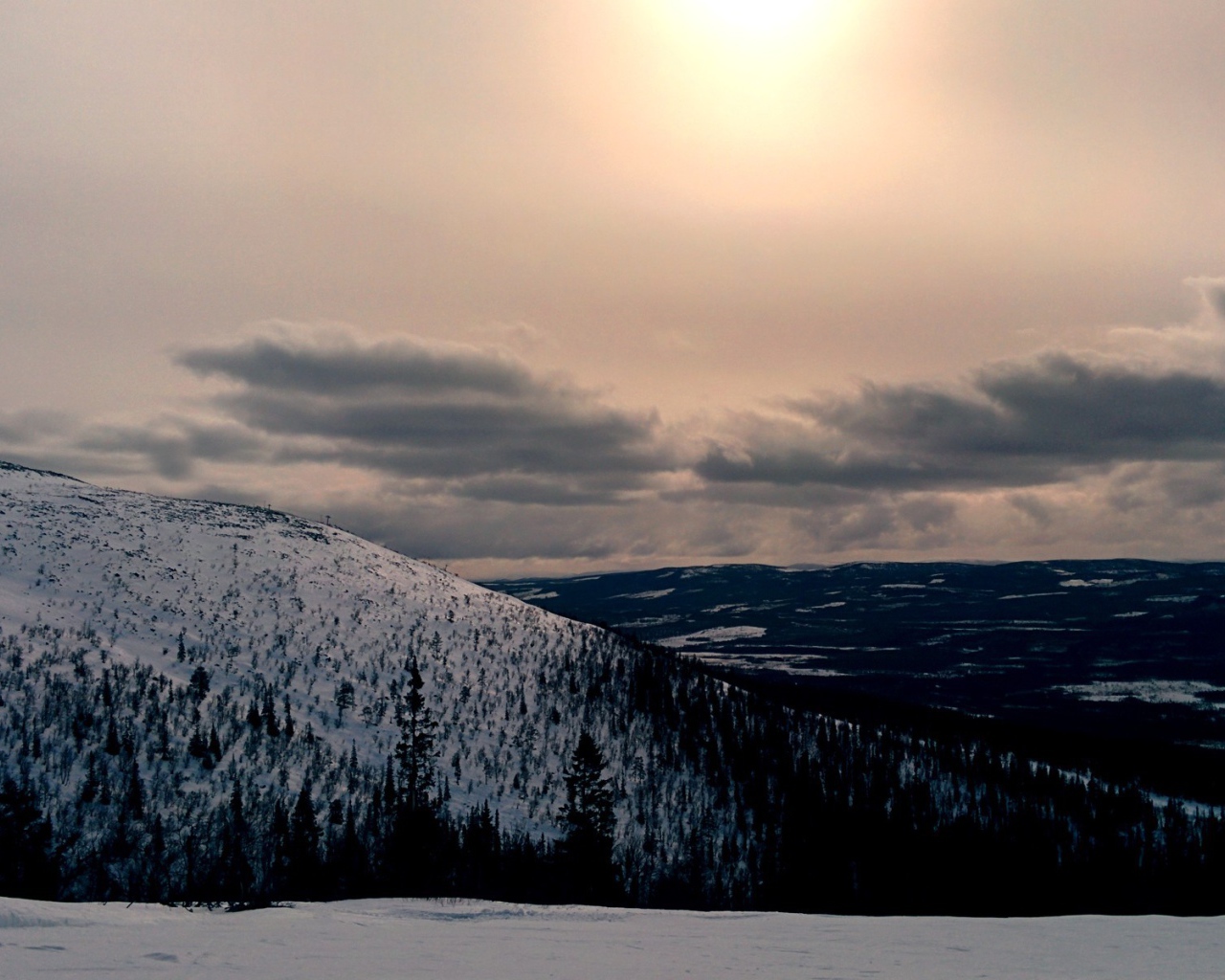 Покрытая снегом гора, Швеция