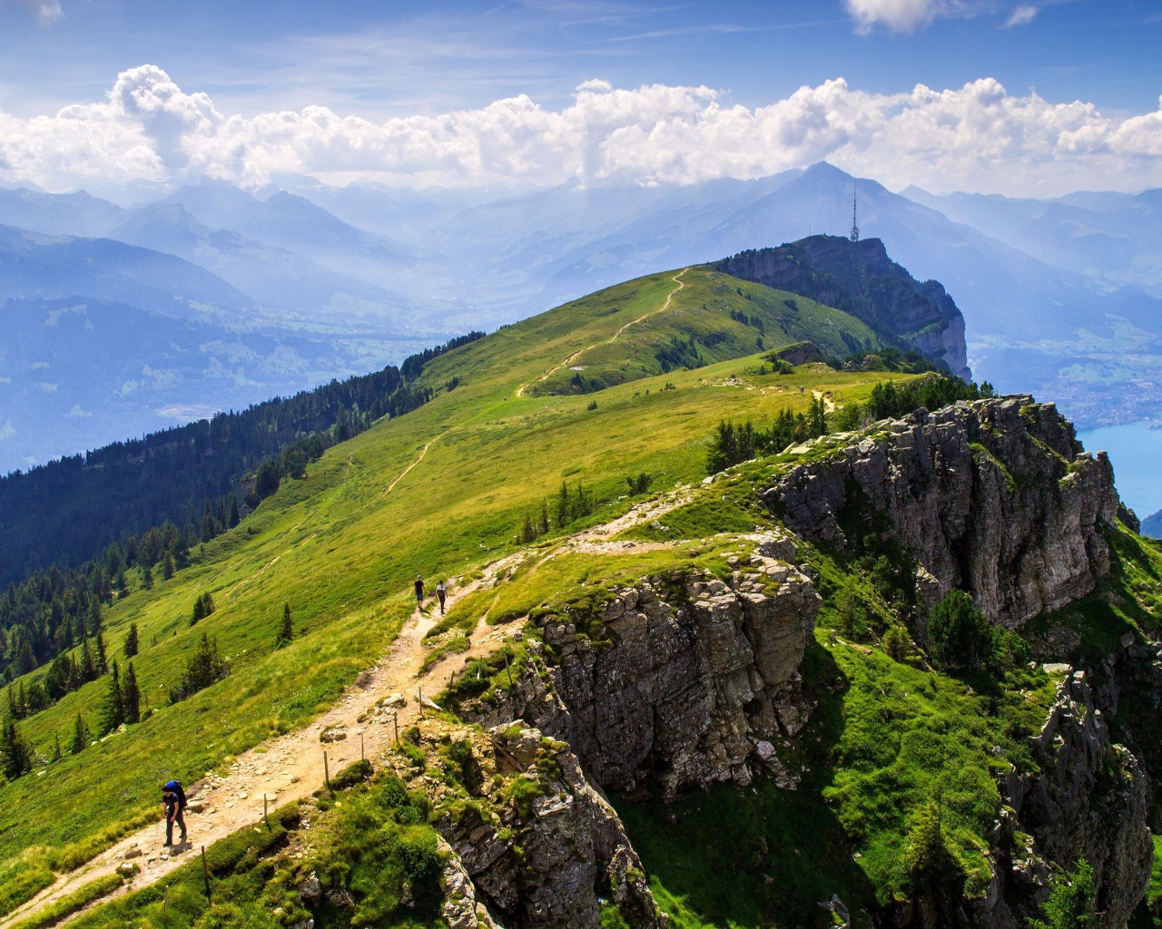 Пешие прогулки в горах Швейцарии