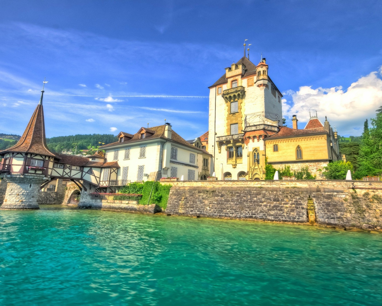 Старинный дом на набережной, Швейцария