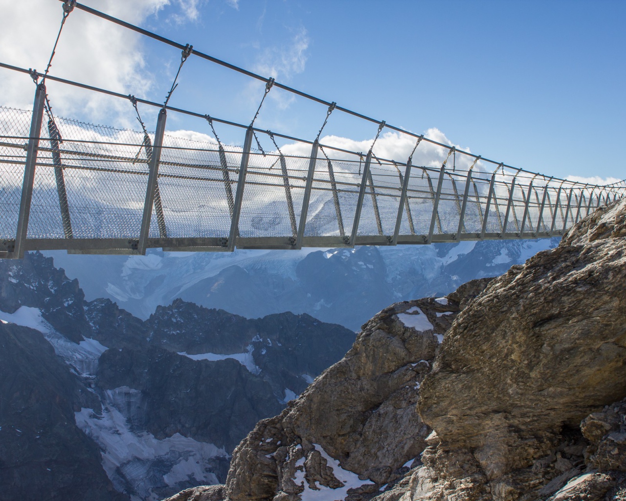Подвесной мост в горах, Швейцария