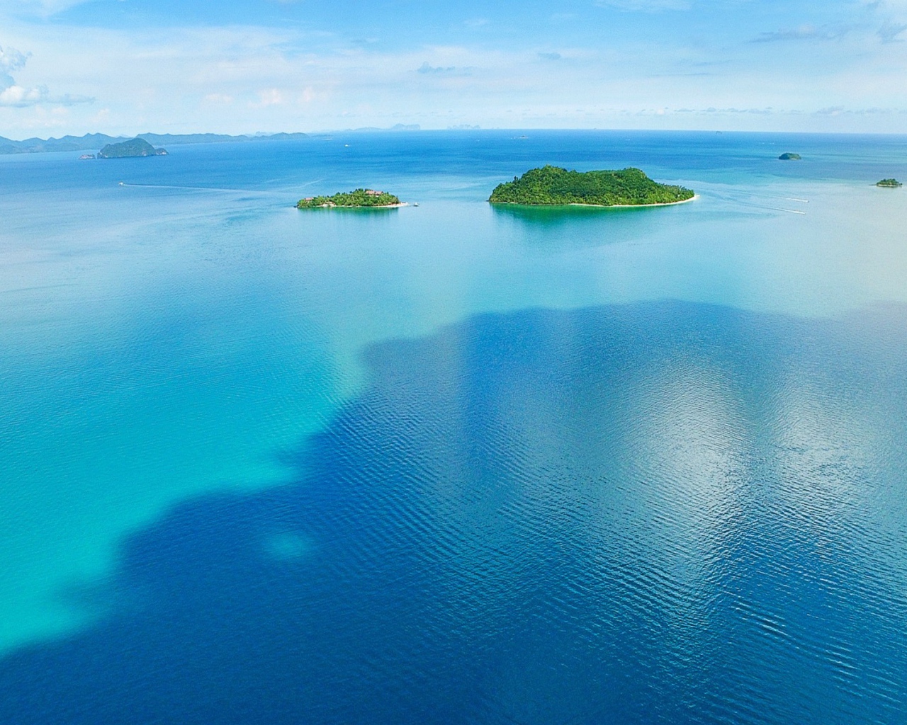 Зеленые острова в голубом море, Таиланд