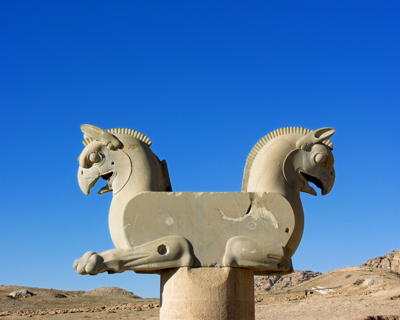 Древняя скульптура в Иране