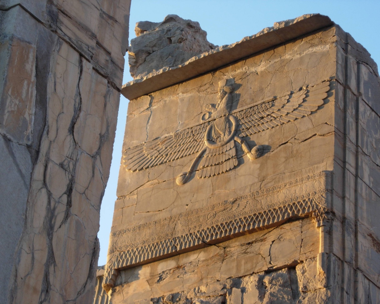 Барельефы в Ширазе, Иран