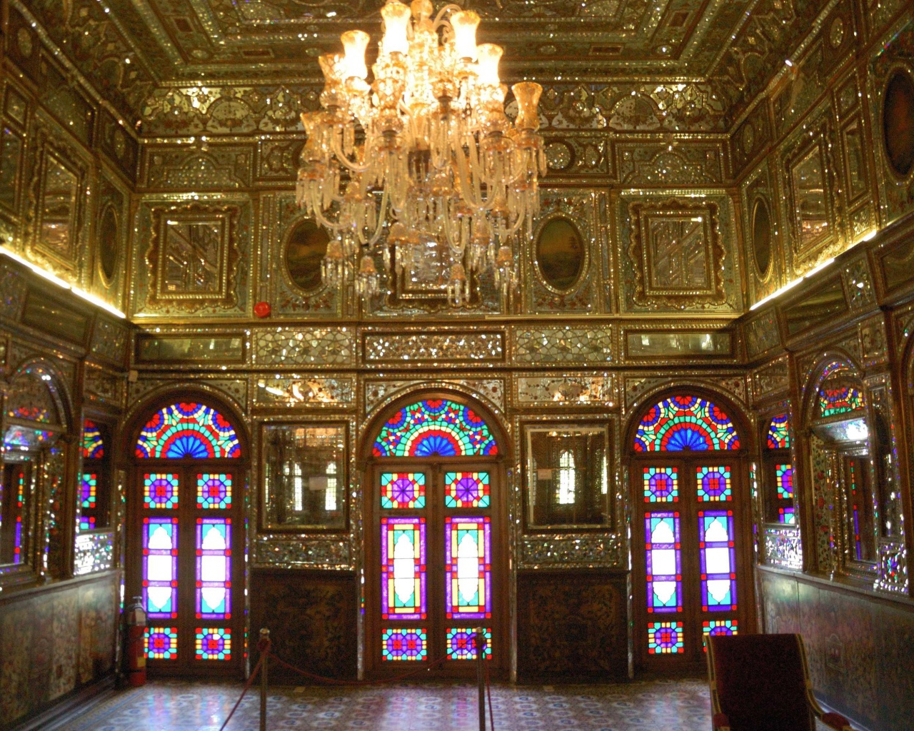 Интерьер дворца в Иране