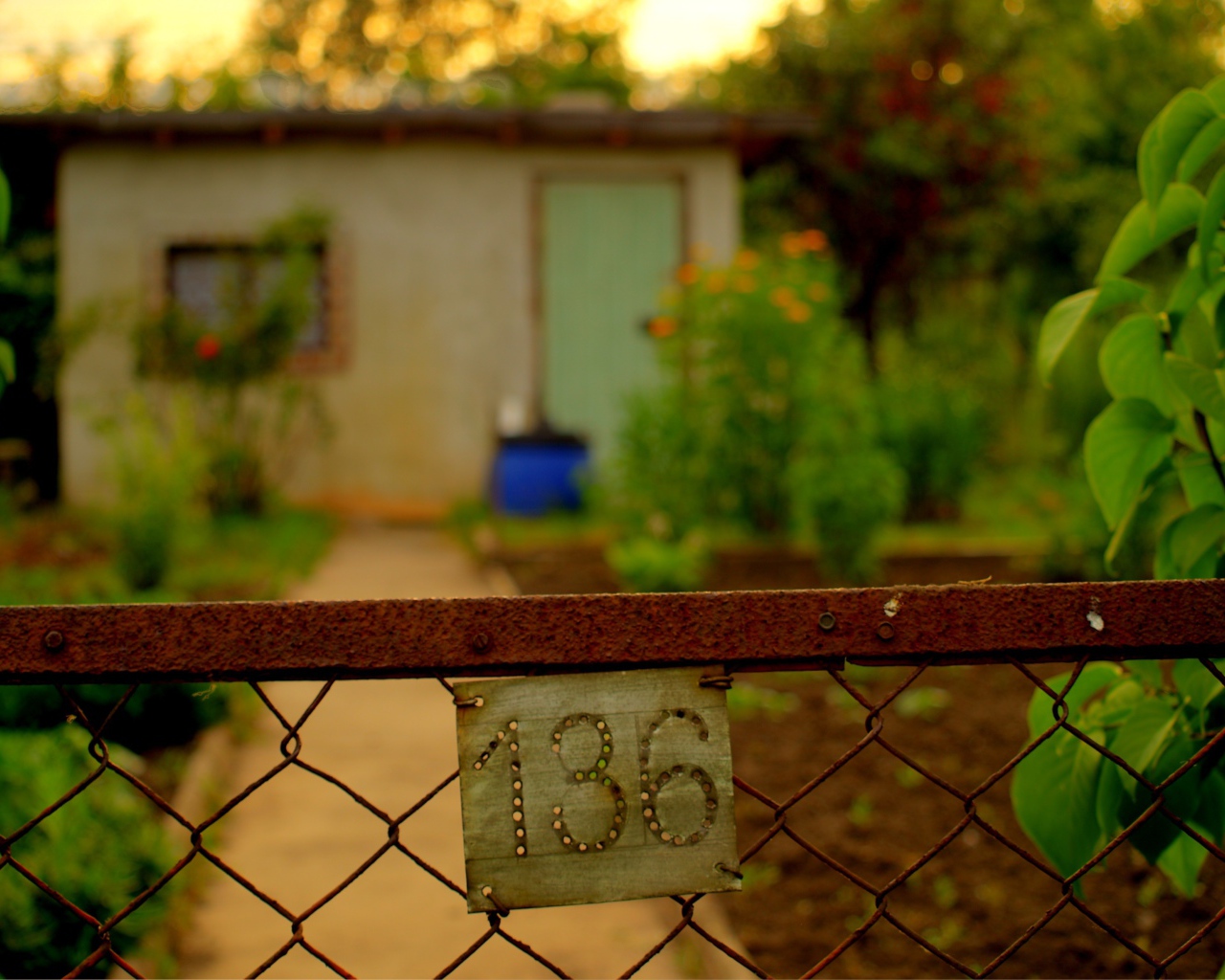 Номерной знак на калитке