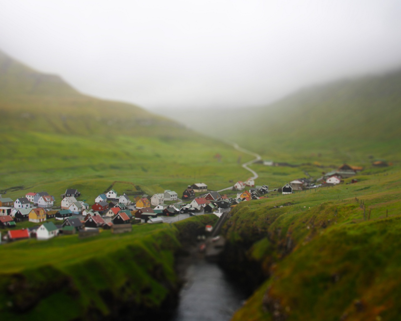 Овраг на окраине горного селения