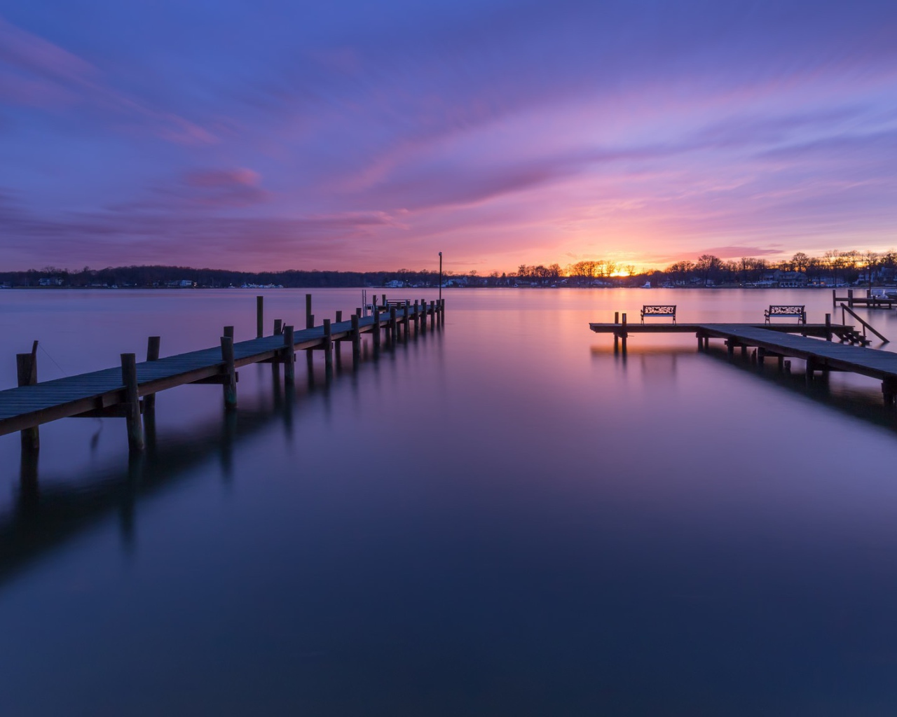 Прекрасный закат на озере в Мэриленде, США