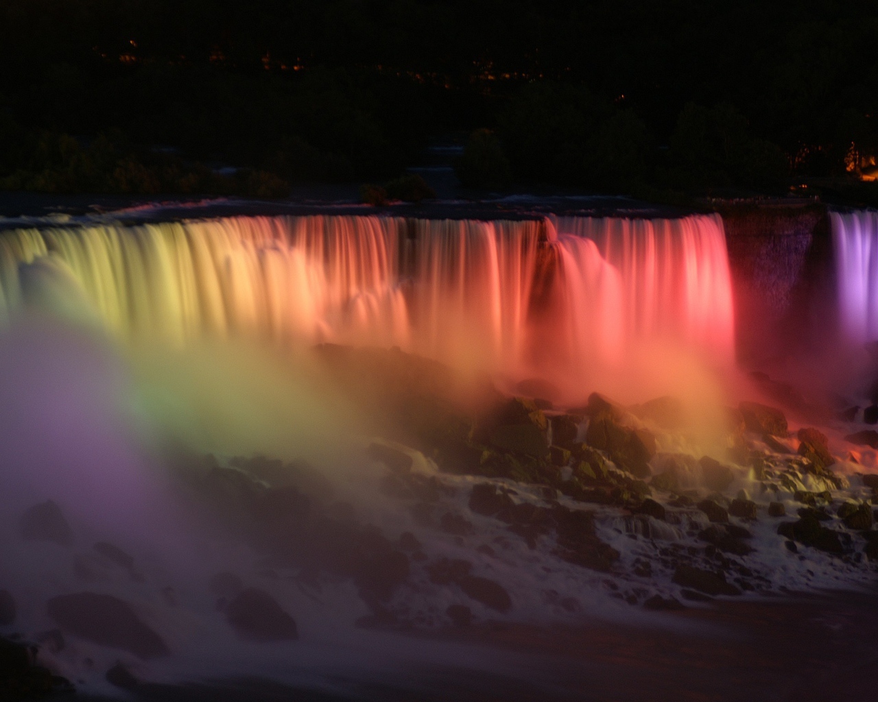 Подсветка зимнего Ниагарского водопада