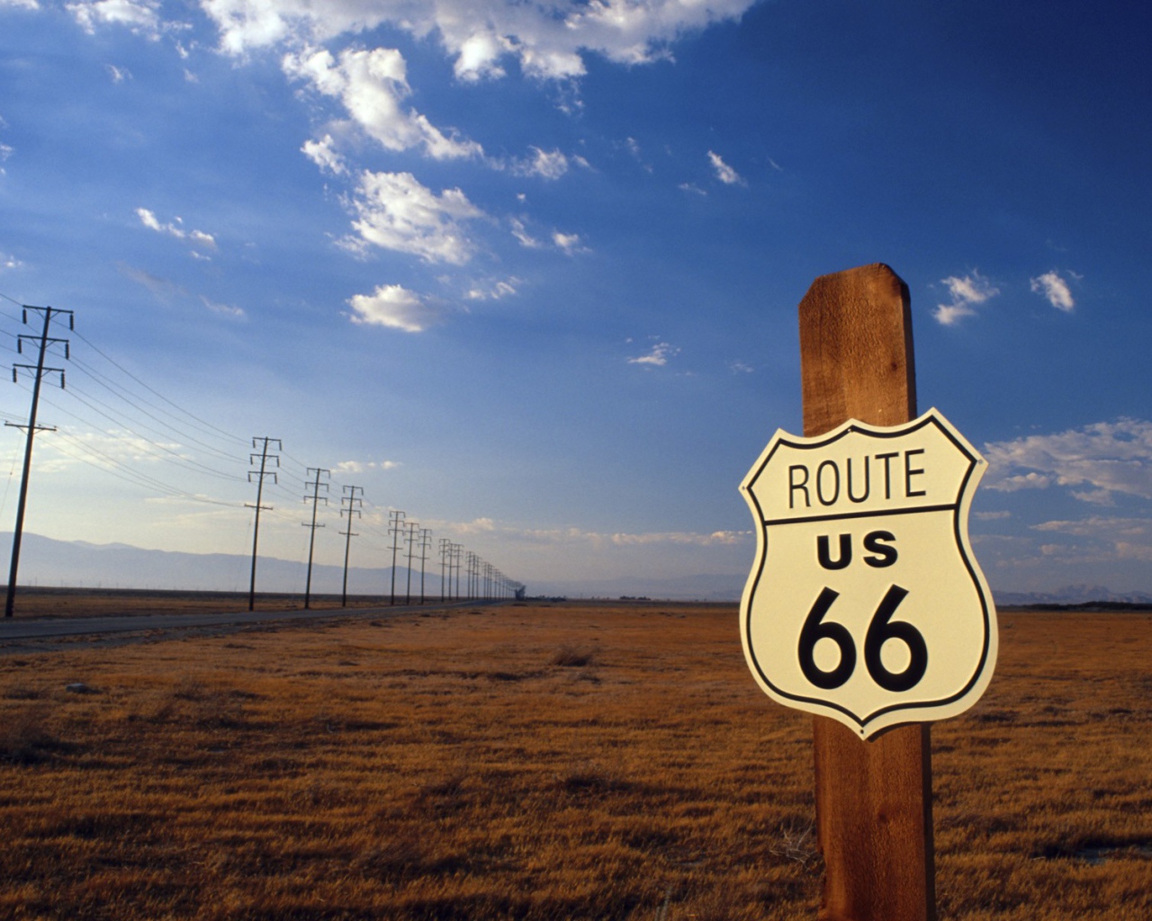 Шоссе 66 среди полей в США