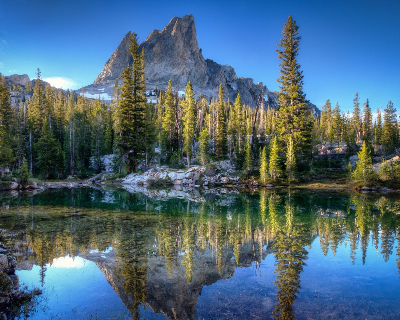 Озеро среди гор, Айдахо