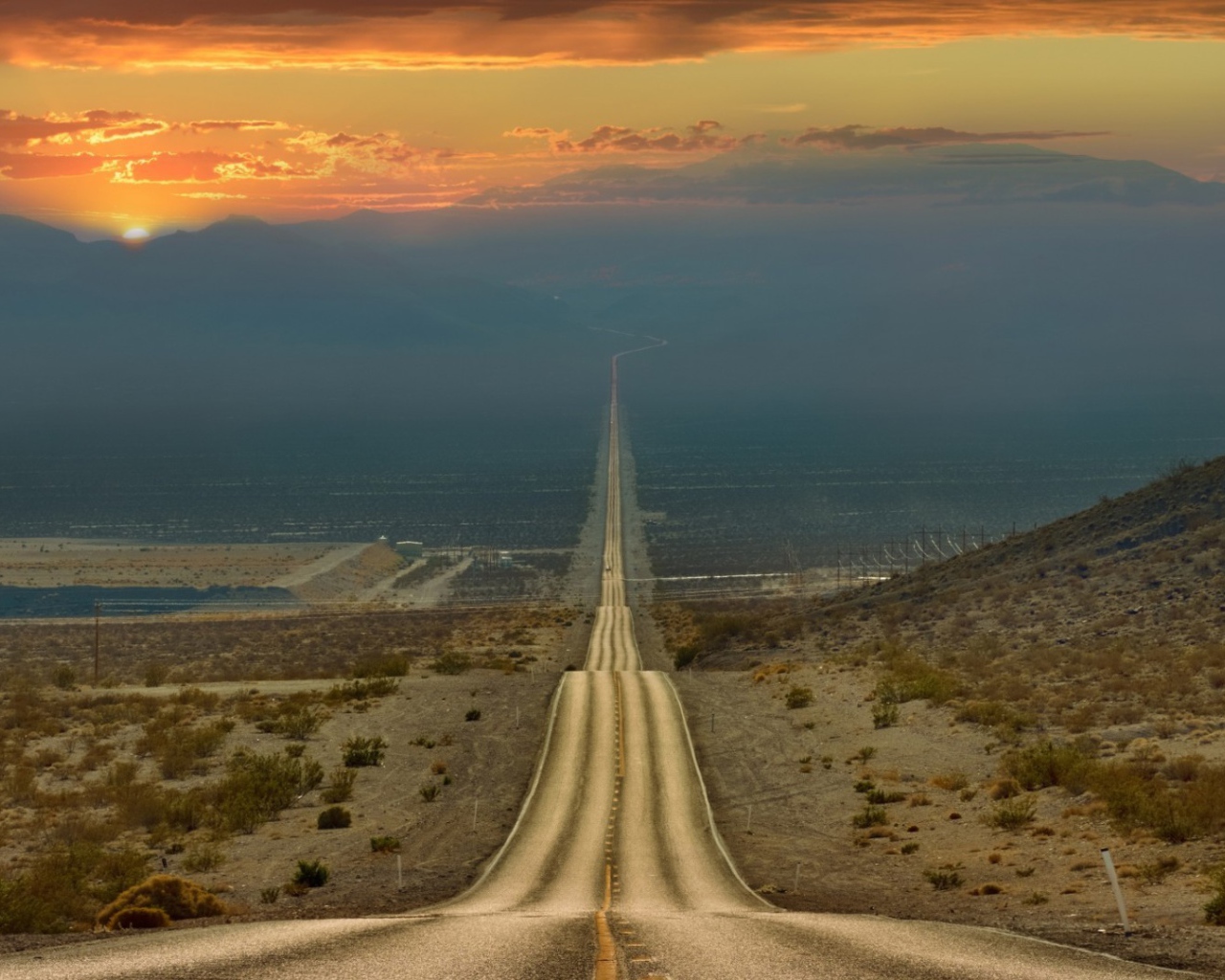 Прямая дорога спускается с гор, Калифорния