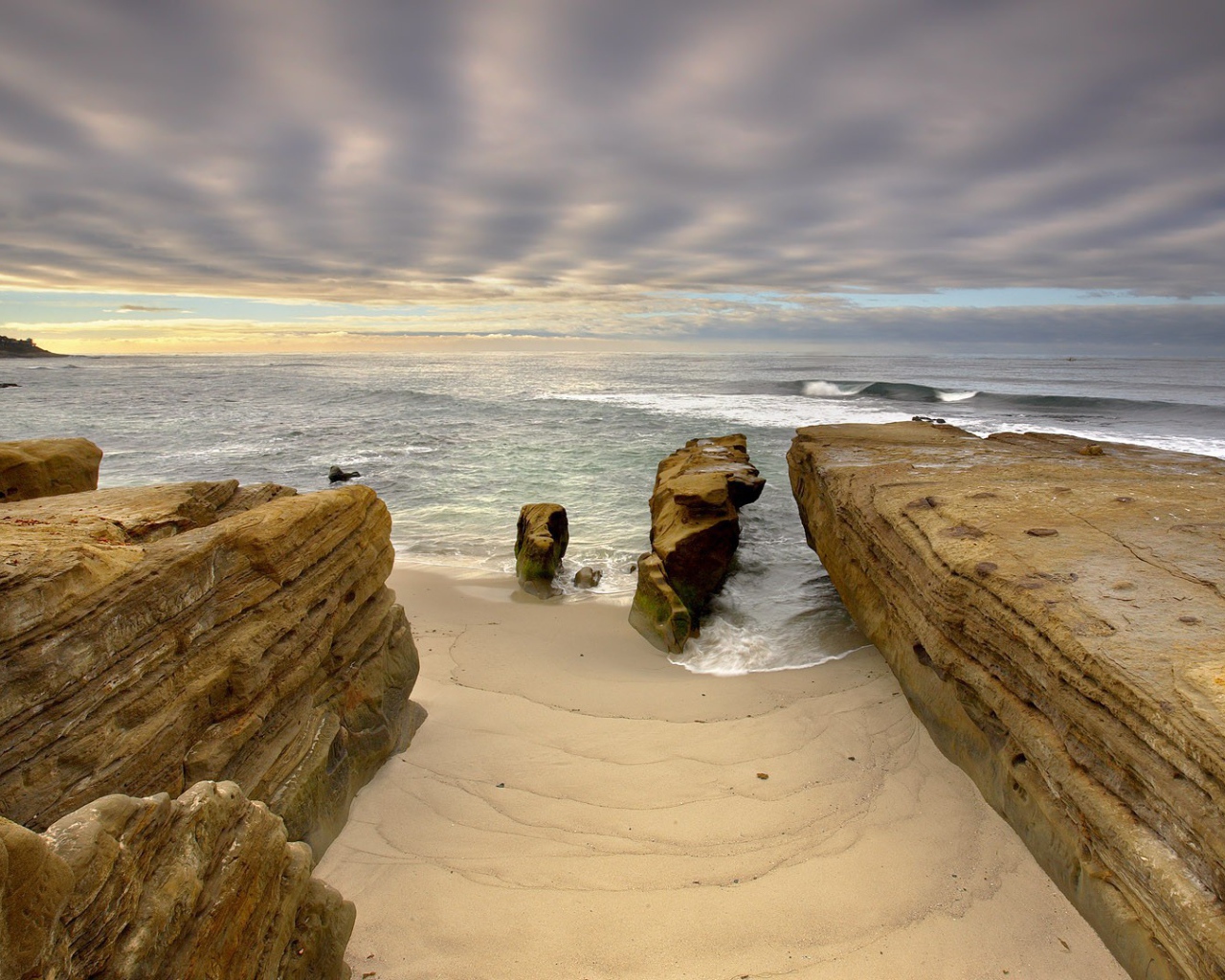 Скалистое побережье в Сан-Диего, США