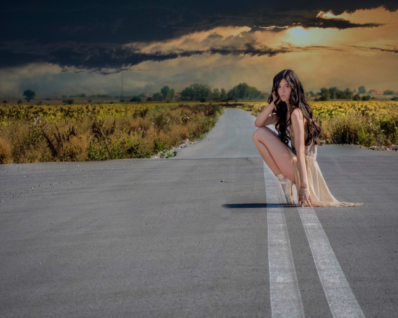 Балерина на дорожной разметке