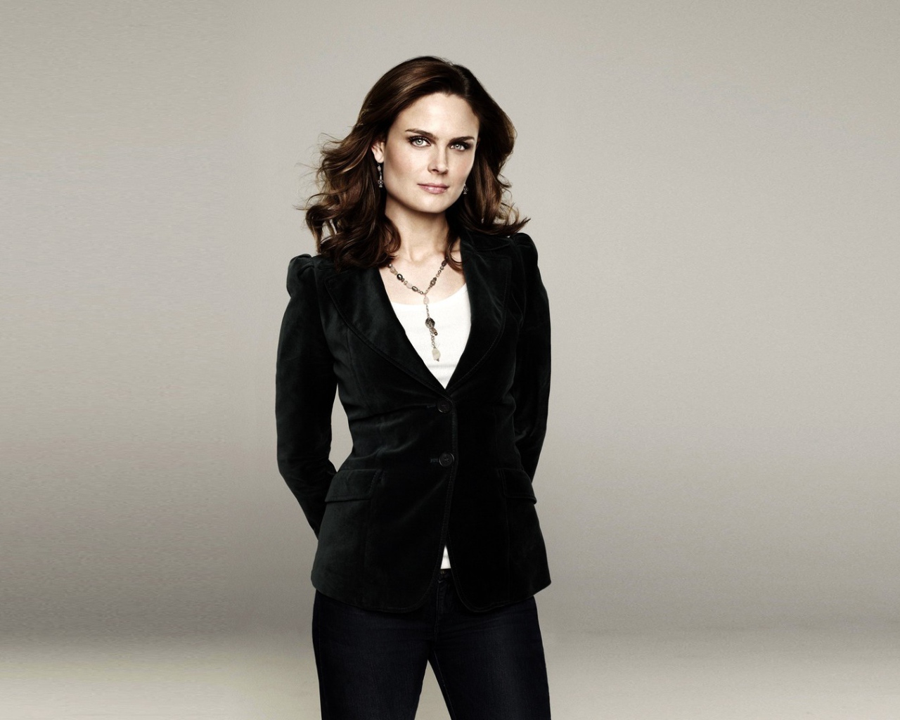 Красивая актриса Эмили Дешанель