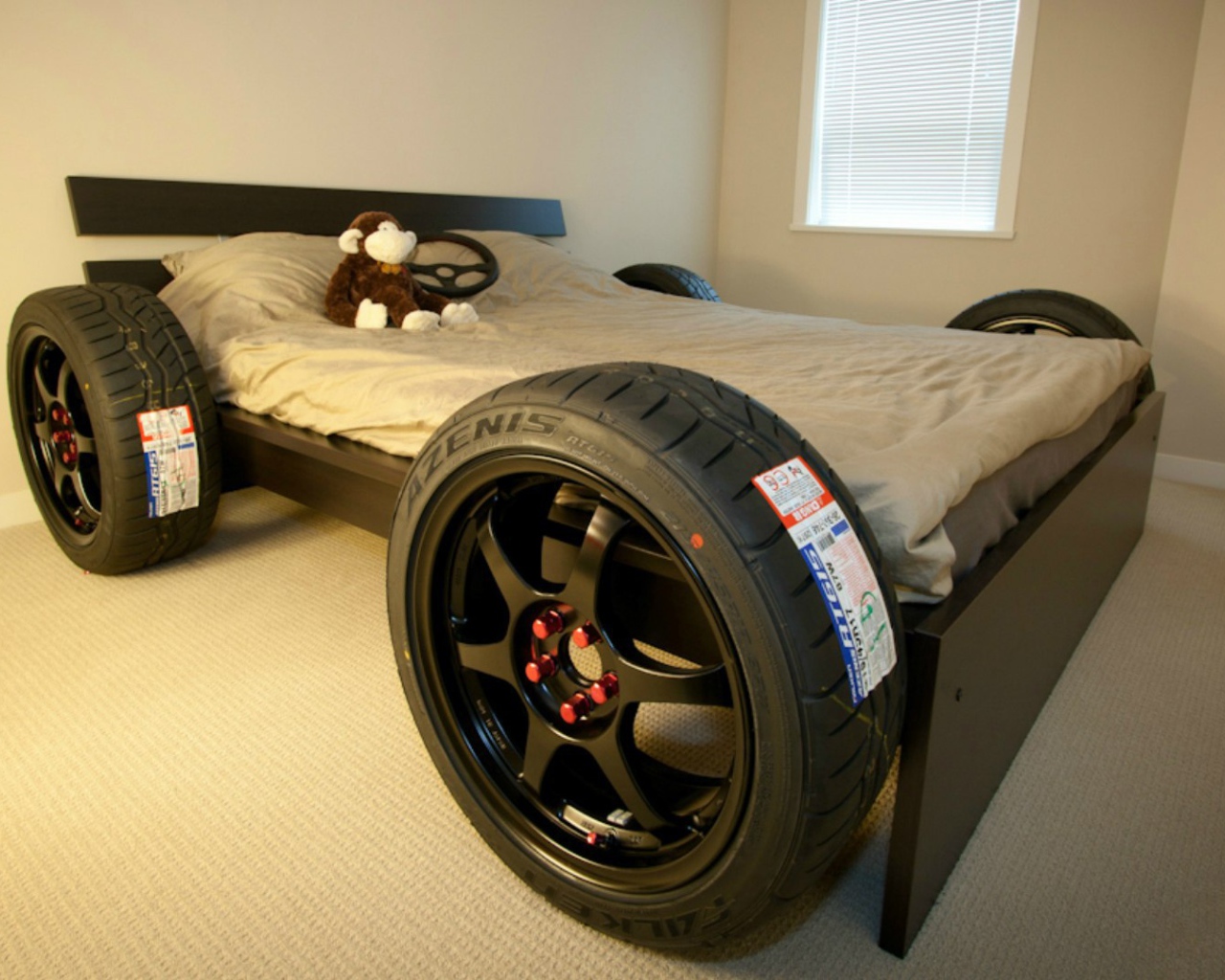 Кровать для настоящего автолюбителя