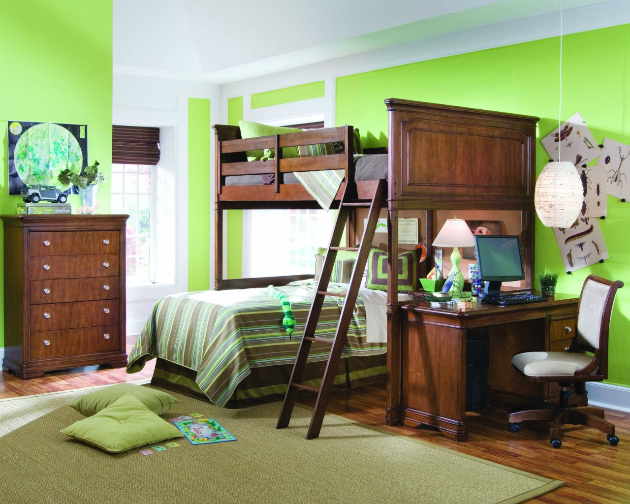 Детская комната с кроватями