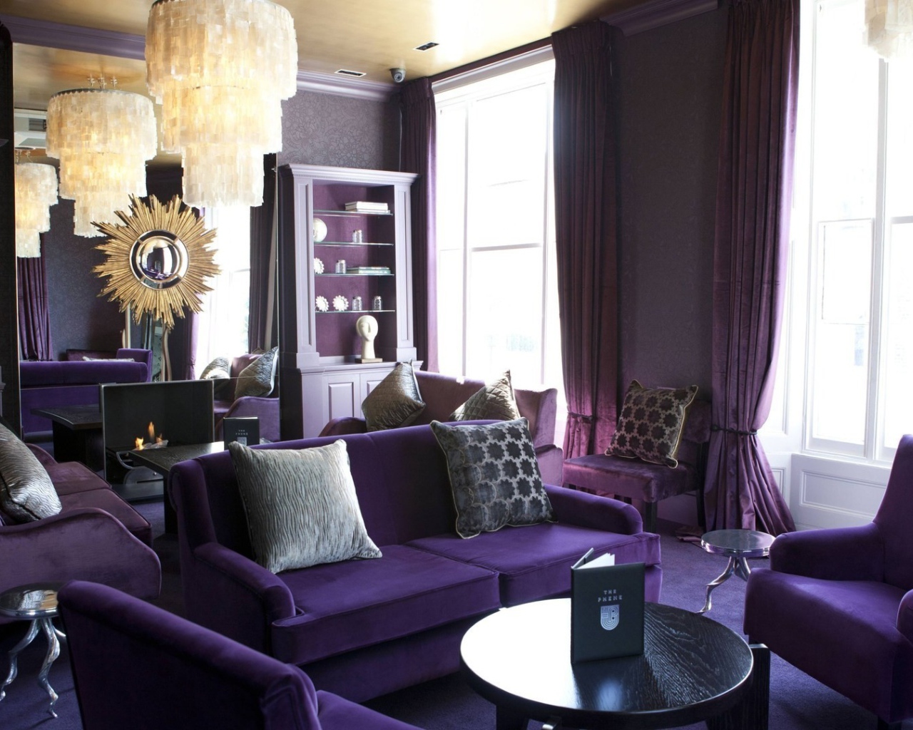 Сиреневая мебель в интерьере гостиной