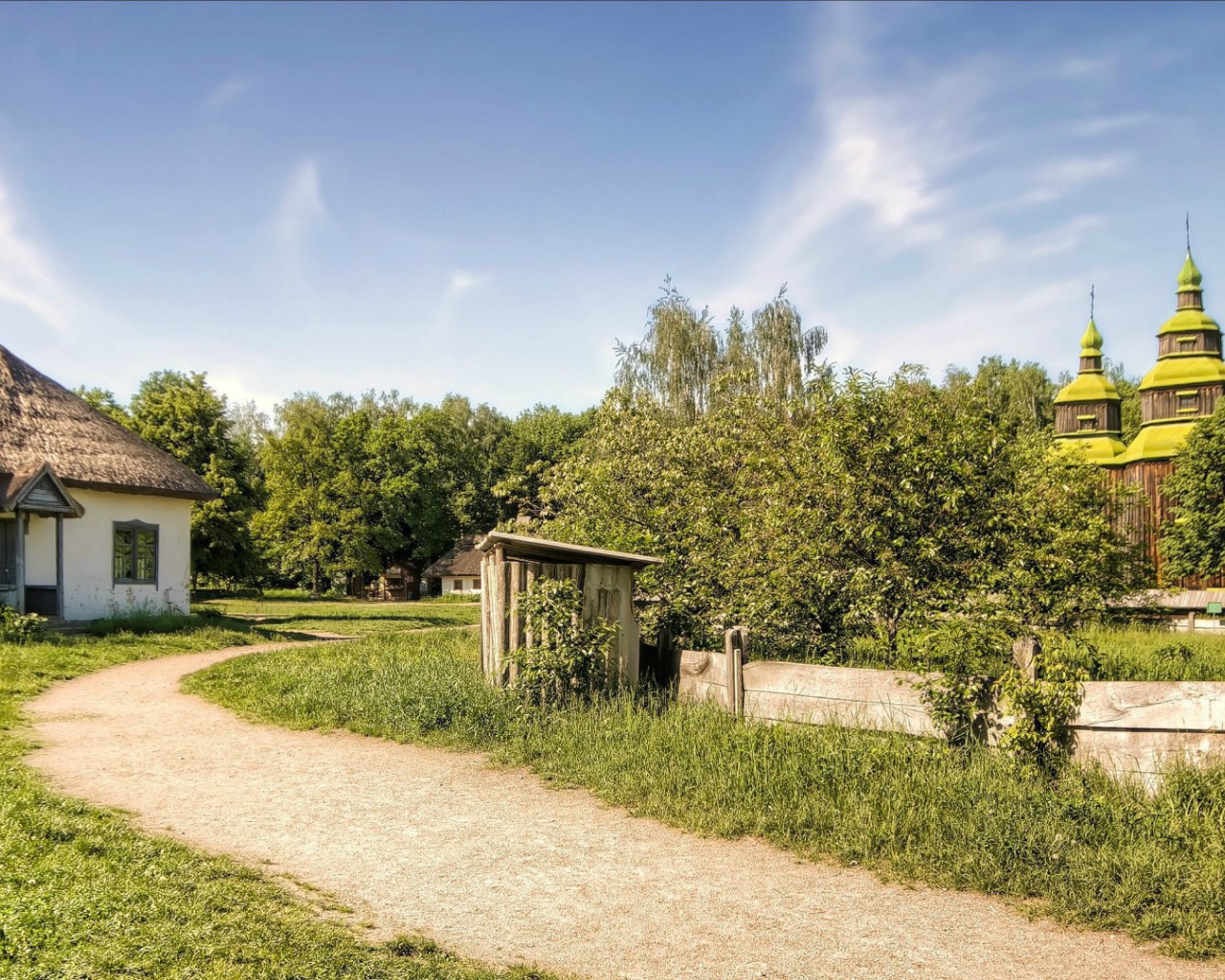 Музей народной архитектуры и быта под Киевом