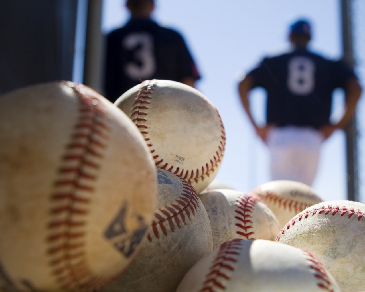 Горка мячей для бейсбола