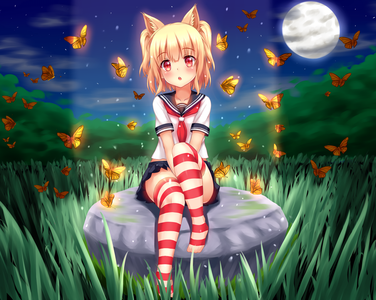Девушка аниме с бабочками при свете луны 