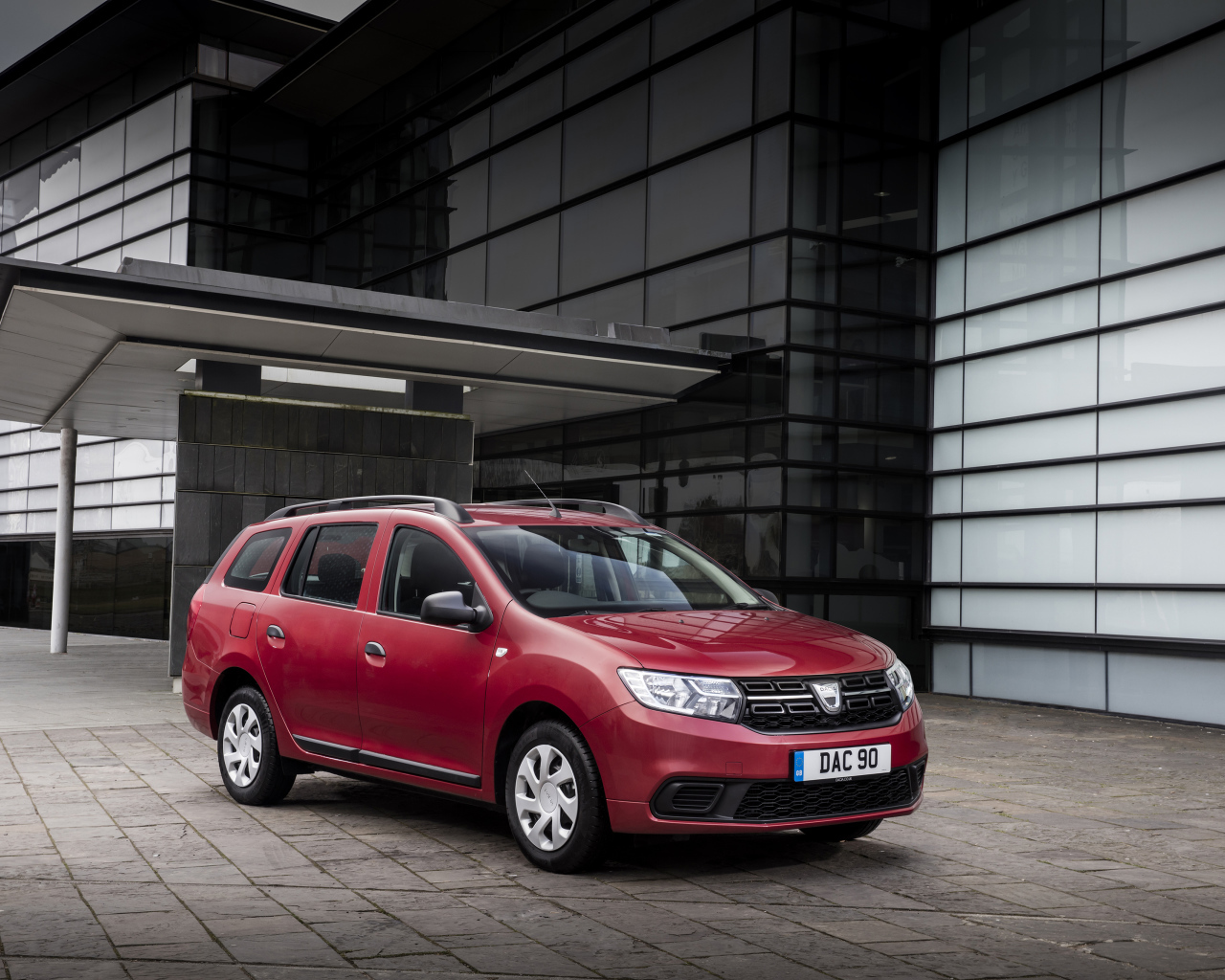 Автомобиль Dacia Logan MCV, 2017 