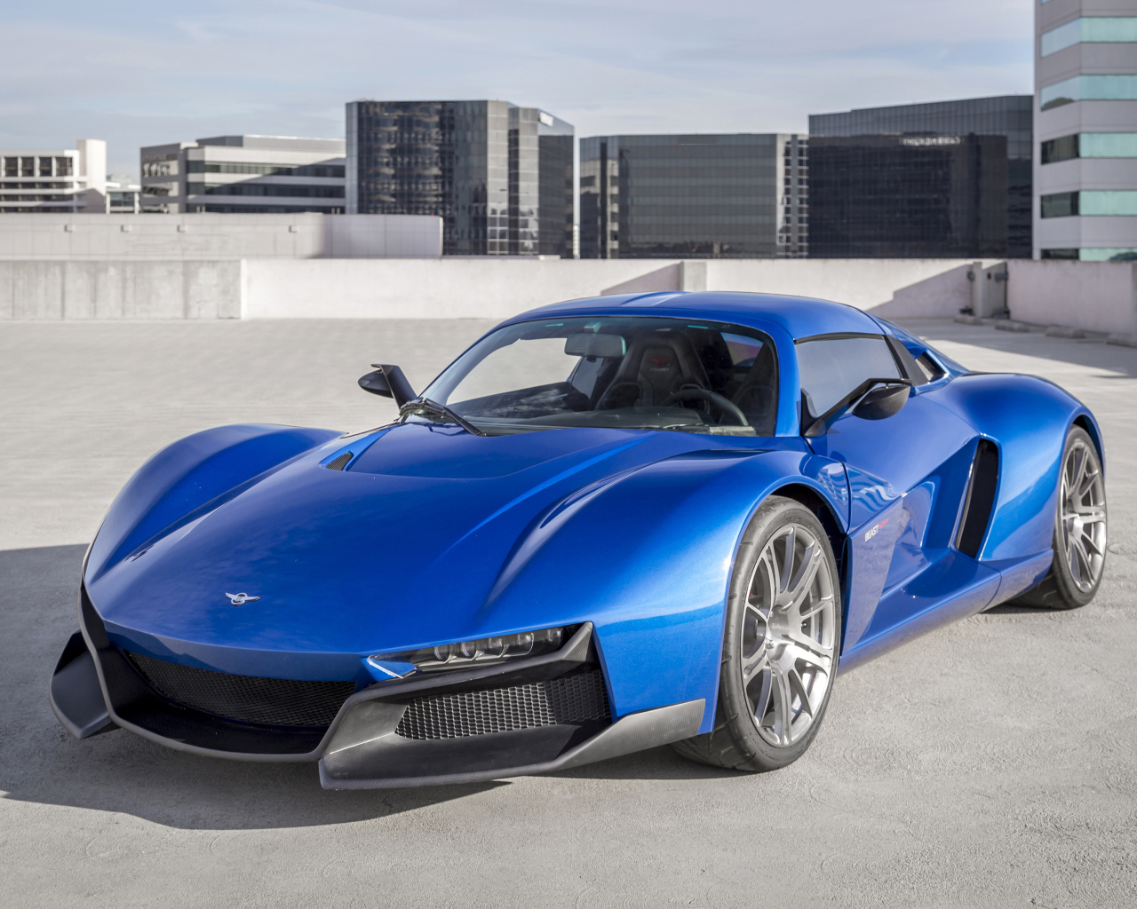 Стильный синий автомобиль Rezvani Beast Alpha, 2017 