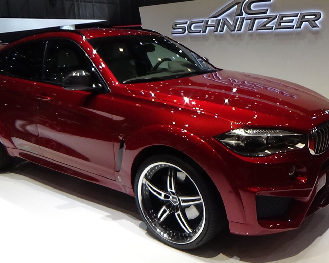 Презентация красного BMW X6 M50d xDrive 2017 