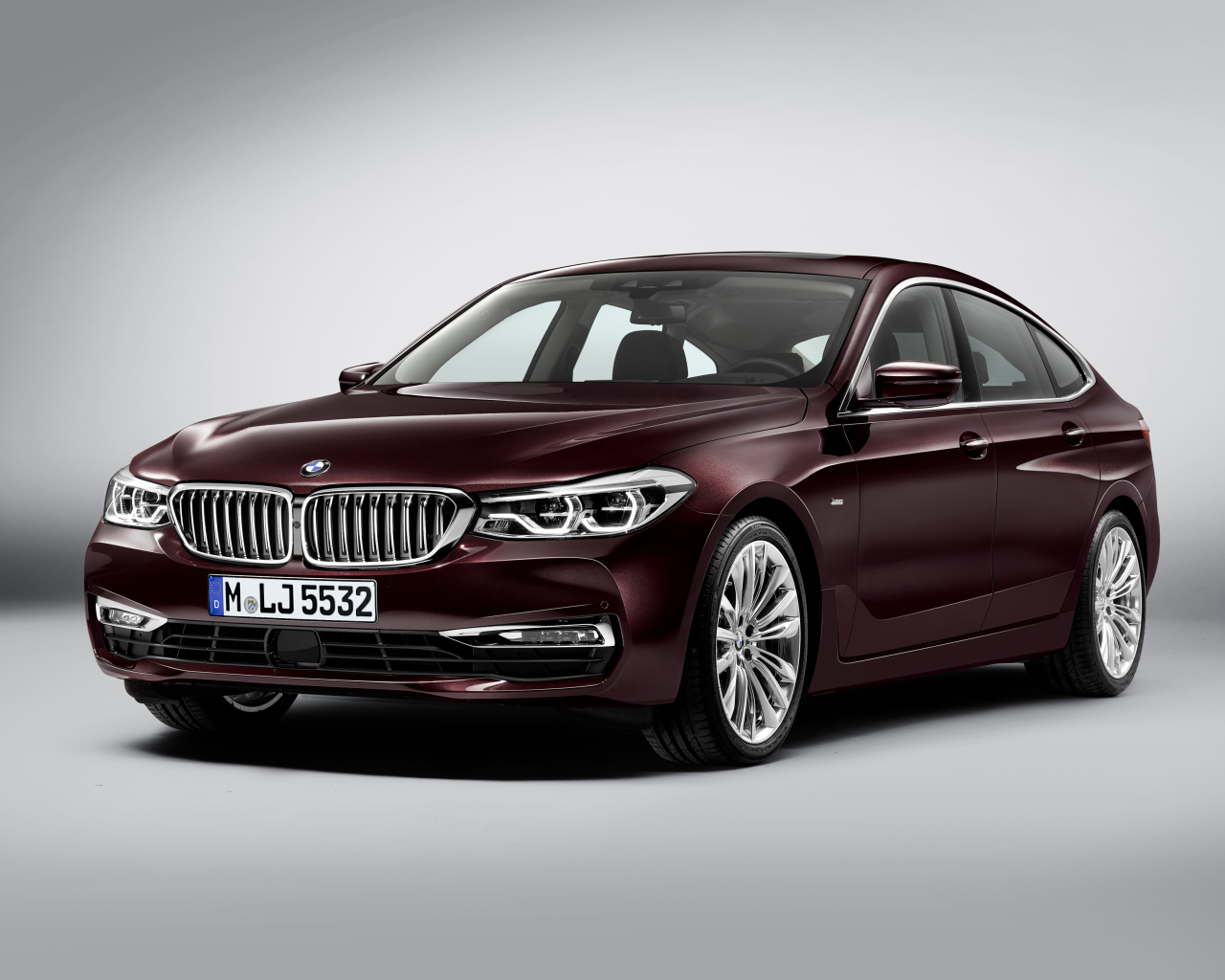 Бордовый автомобиль BMW  630d xDrive Gran Turismo, 2017