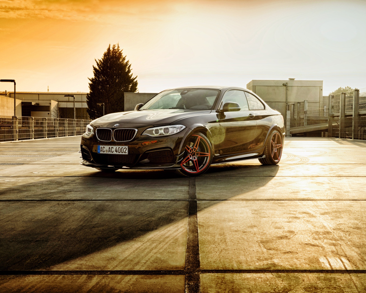 Стильный черный немецкий автомобиль BMW F22